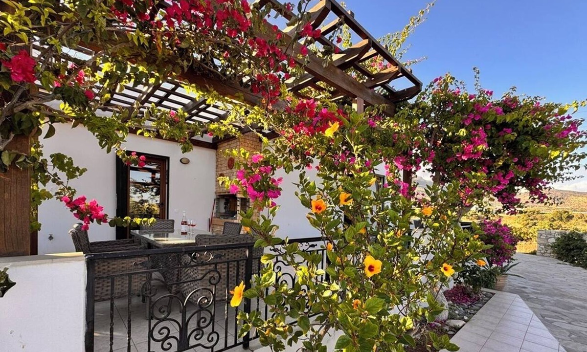 Makry Gialos House | Villa Kalliroi | Detached villa, within walking distance of the beach and taverns