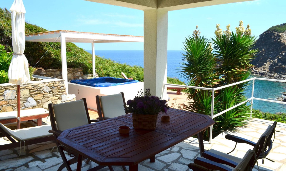 Skopelos Town Villa | Villa Kyma at Vathias Beach