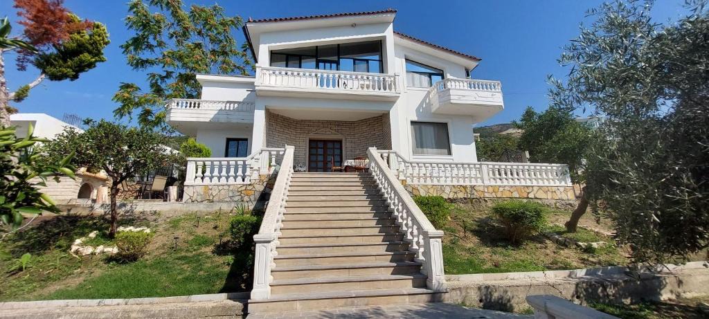 Vlore House | Villa Mare - for families & groups
