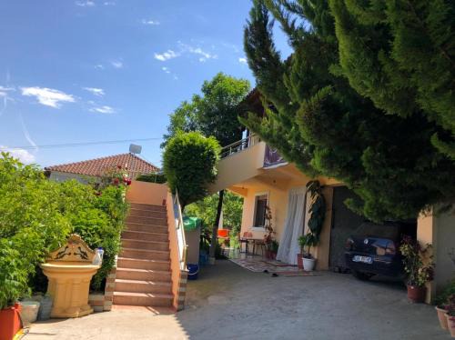 Mbrostar-Urë House | Villa Mukaj