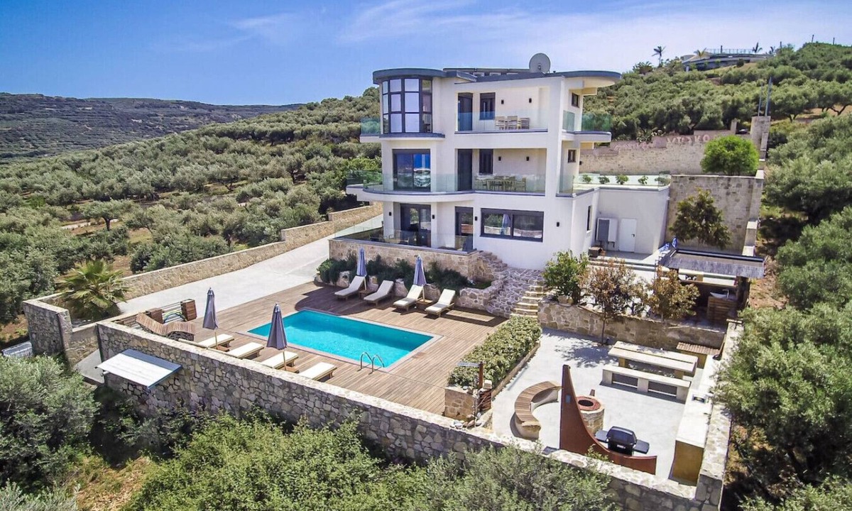 Kissamos Apartment | Villa Naruto | Private Apartment with Shared Pool
