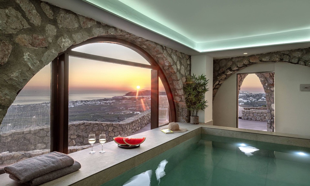 Santorini Villa | Villa - Sleeps 5 - Private Heated Pool-Parking