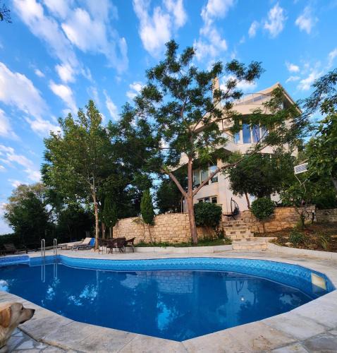 Ishem House | Villa Sunrise