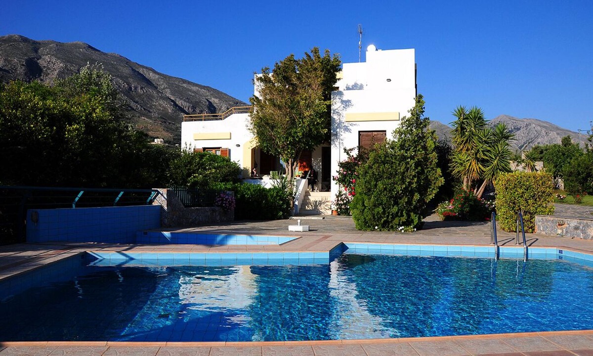 Agios Vasileios Villa | Villa Thymari. Cosy 3-bedroom Villa with lush gardens , beautiful view