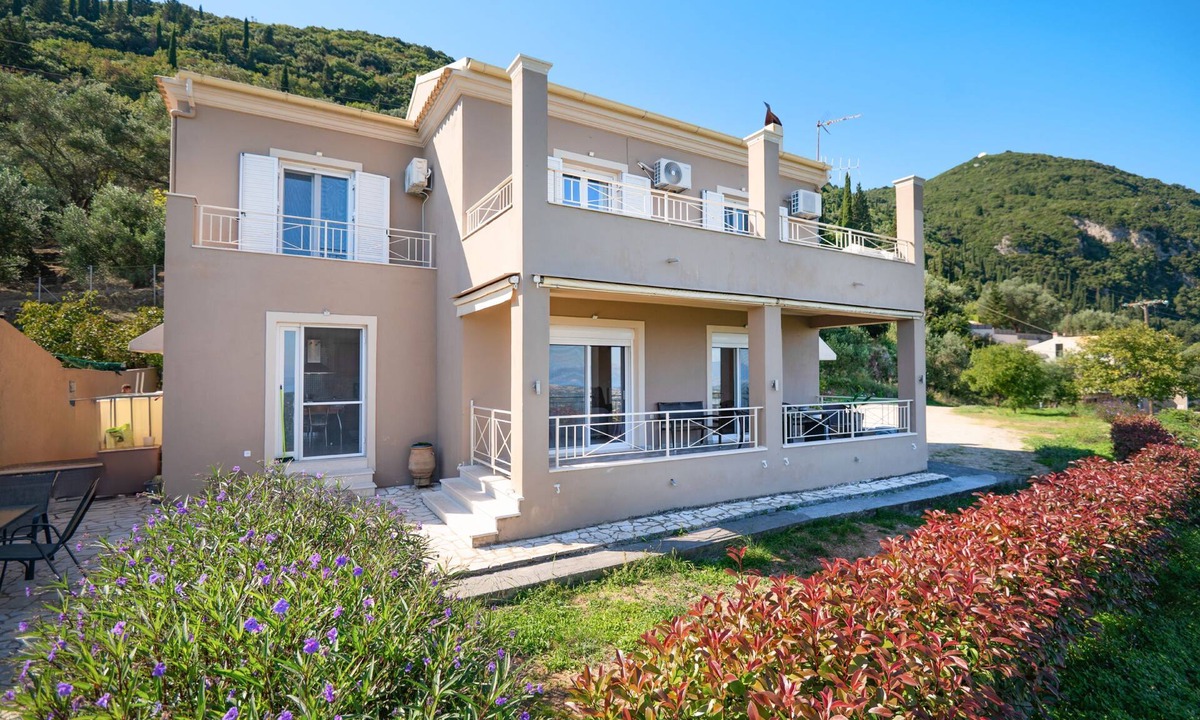 Benitses Villa | Villa Tzintzola in Kato Garouna