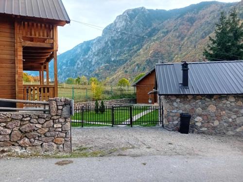 Pejë Ski Chalet | Villas Meti Rugove