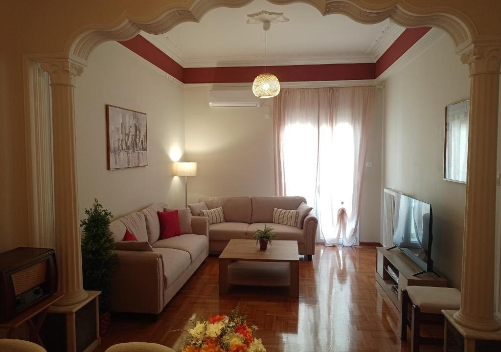 Piraeus Apartment | Vintage Beauty