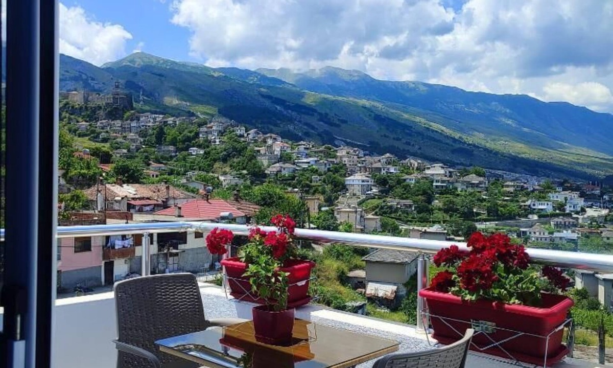 Gjirokaster Hostel | Vladimir Estate