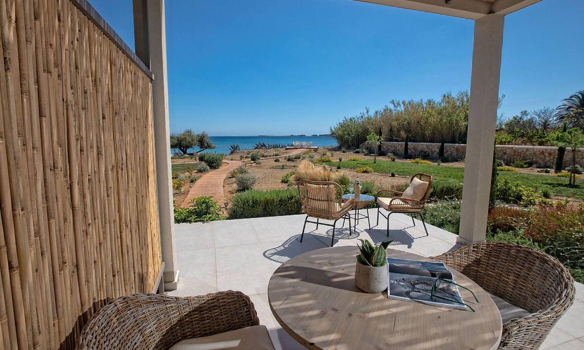 Paliki Apartment | Votsalo - Beachfront villa suite