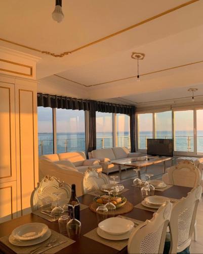 Shengjin Apartment | White&Gold penthouse