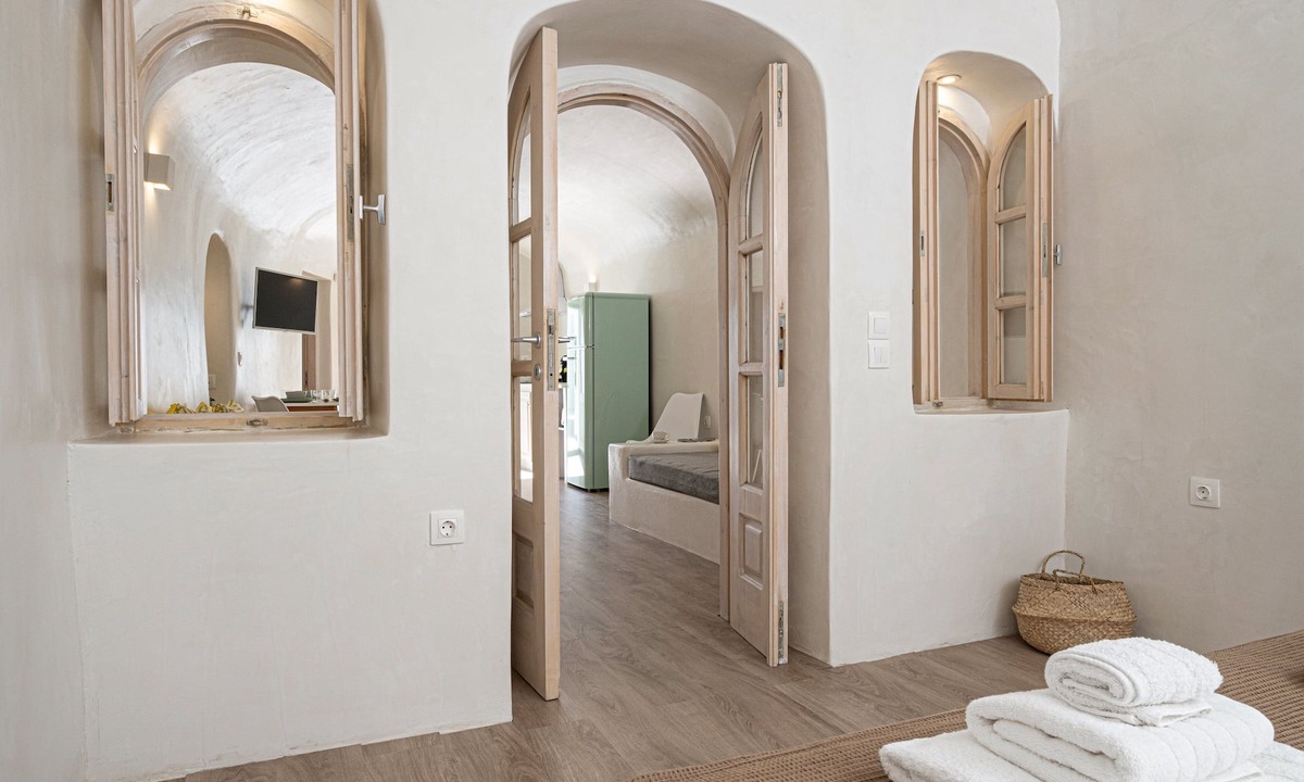 Pyrgos House | White Orchid Cave House & Studio