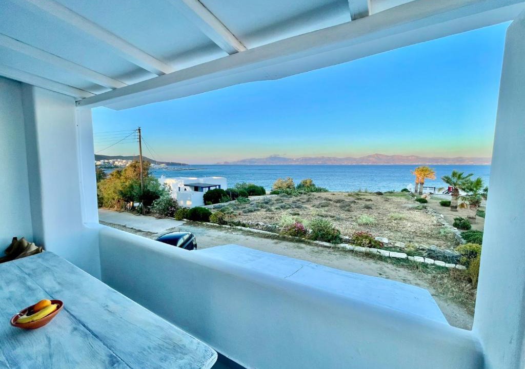 Logaras Apartment | White Wave