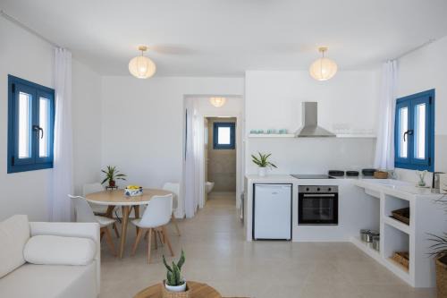 Kamari Apartment | White wave houses