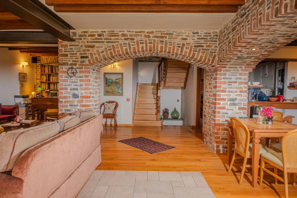 Lafkos House | xenonas ton xromaton - Guest house of colors