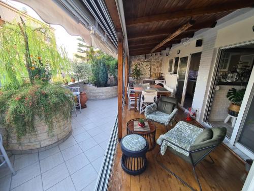 Kallithea Apartment | You can almost smell the sea!