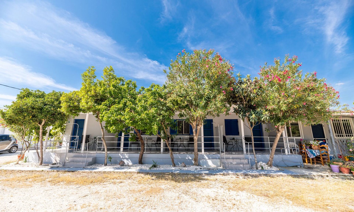 Agios Sostis Hotel | Zante Riva Studios