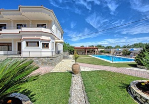 300 m² Villa ∙ 5 bedrooms ∙ 10 guests in Acharavi