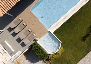 Alba Bianca Villa, Family Retreat with Heated Pool By ThinkVilla