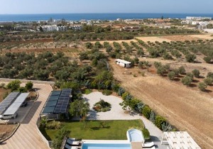 Alba Bianca Villa, Family Retreat with Heated Pool By ThinkVilla