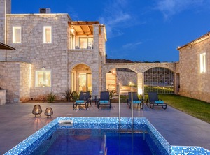 H Villa | Agkisaras