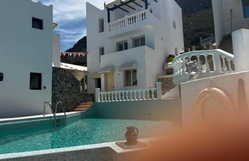 Piskopiano House | 3 Bedroom House - Sleeps 15 - Pool Garden Wifi