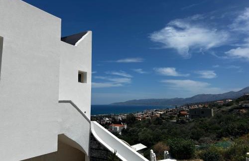 Piskopiano House | 3 Bedroom House - Sleeps 15 - Pool Garden Wifi