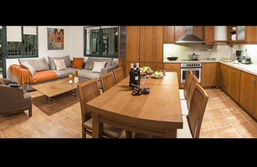 Hersonissos Centre Villa | Villa Alma Hersonissos/Infinity natural salty pool/just 4 min walk to the beach