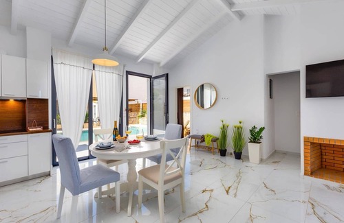 Analipsi Villa | Villa Selena by Villa Plus
