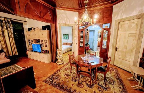 Kastoria House | Διατηρητέο Νεοκλασικό του 1934 με θέα στη λίμνη