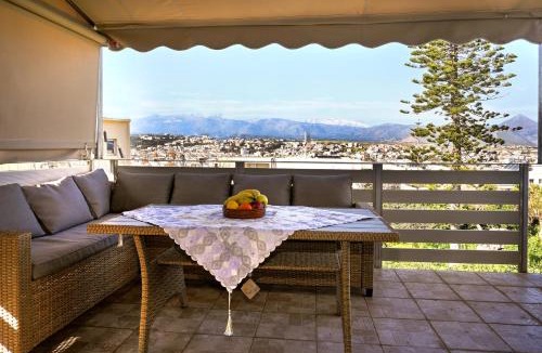 Heraklion Villa | Διώροφη βίλα με θέα στη θάλασσα και στο βουνό