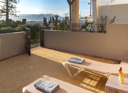 Heraklion Villa | Διώροφη βίλα με θέα στη θάλασσα και στο βουνό