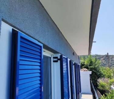 Ikaria House | Μπλέ σπίτι