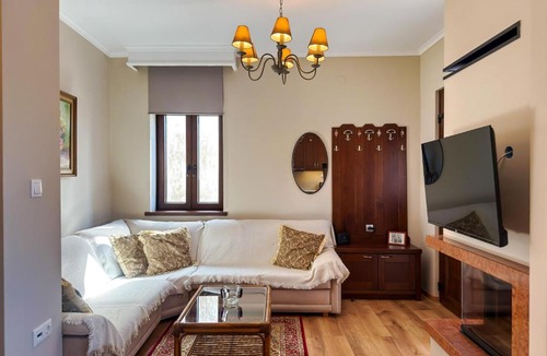 Taxiarkhis House | Το Πατρικό