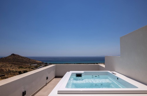 Agios Fokas Apartment | 1 BDR Sea View Suite with Outdoor Jet Tub | Sun Gres