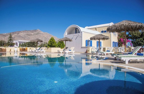 Agios Georgios Apartment | 1- bed apt Near Black Beach-sleeps 4-parking