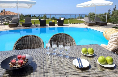 Kavallos Villa | 1 Bed villa w/ pool, built-in BBQ + free A/C