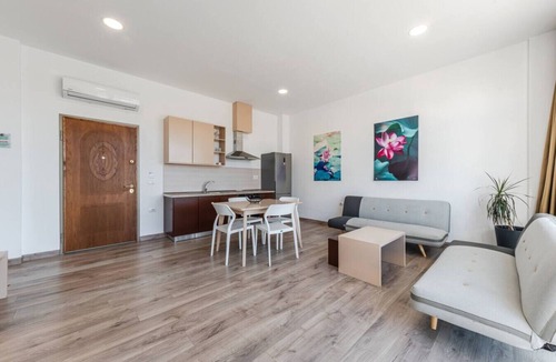 Qerek Apartment | 1-Bedroom Retreat at Gjiri i Lalzit - Zambaku by PikHost