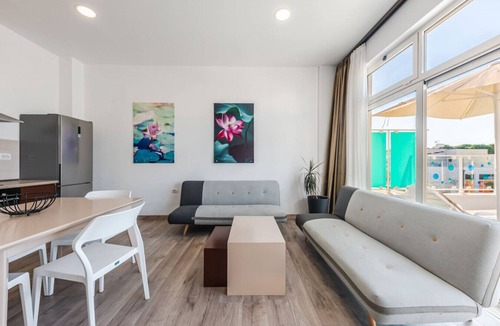 Qerek Apartment | 1-Bedroom Retreat at Gjiri i Lalzit - Zambaku by PikHost