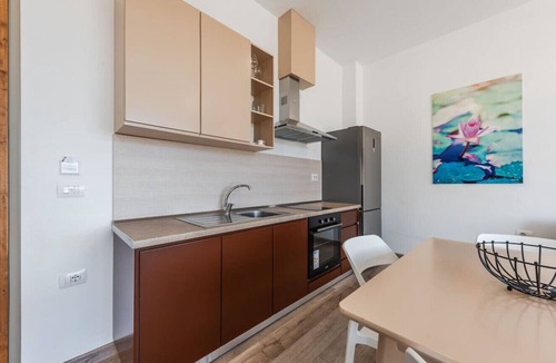 Qerek Apartment | 1-Bedroom Retreat at Gjiri i Lalzit - Zambaku by PikHost