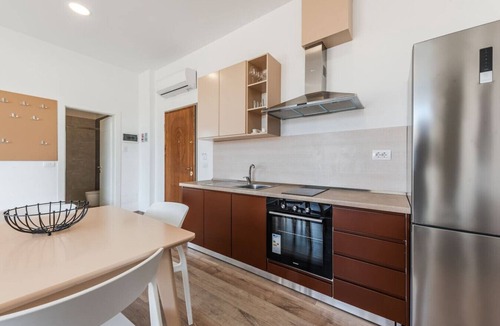 Qerek Apartment | 1-Bedroom Retreat at Gjiri i Lalzit - Zambaku by PikHost