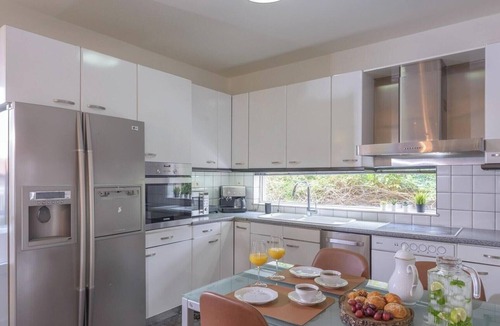 Heraklion House | 10-Guest Countryside Villa with Barbecue