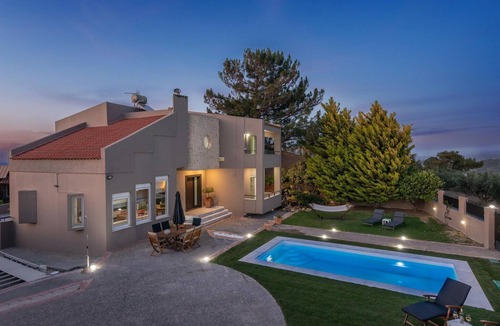 Heraklion House | 10-Guest Countryside Villa with Barbecue
