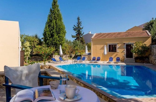 Douliana Apartment | 1000 m² Apartment ∙ 11 bedrooms ∙ 21 guests