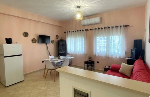 Durres Apartment | 2 Bed Apartment Sleeps 4 with Free Parking
