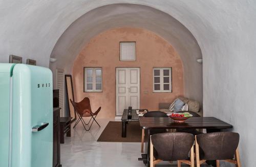 Megalochori House | 2 bedroom charming villa with outdoors jacuzzi