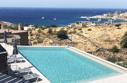 Koundouros House | 2 modern houses with a sea view & swimming pool, ideal for 2 families or friends