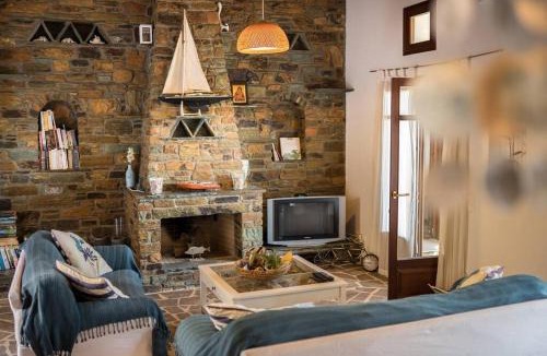 Kato Fellos House | 2AG252-House with a pool in Andros