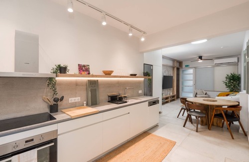 Mets Apartment | 2BR Luxurious Apt in Mets 20' From Acropolis
