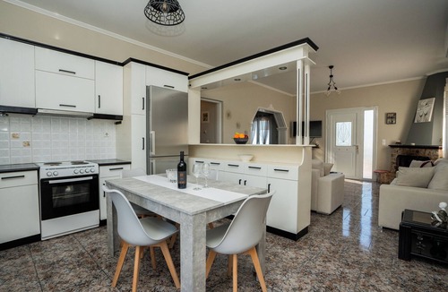 Agia Marina Apartment | 3-Bedroom Apartment - Ionian View Village House