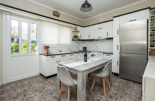 Agia Marina Apartment | 3-Bedroom Apartment - Ionian View Village House